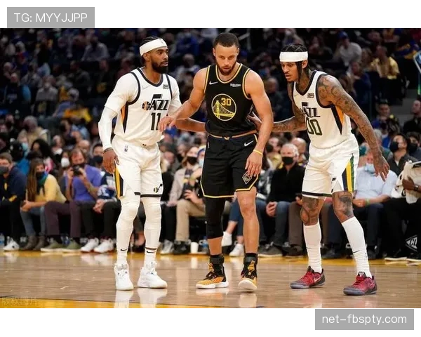 乔·杜马斯利用挡拆创造投篮空间提升三分效率拉开进攻差距