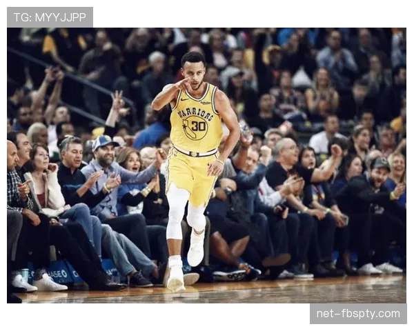 库里三分效率持续领先，挡拆配合提升球队关键时刻得分